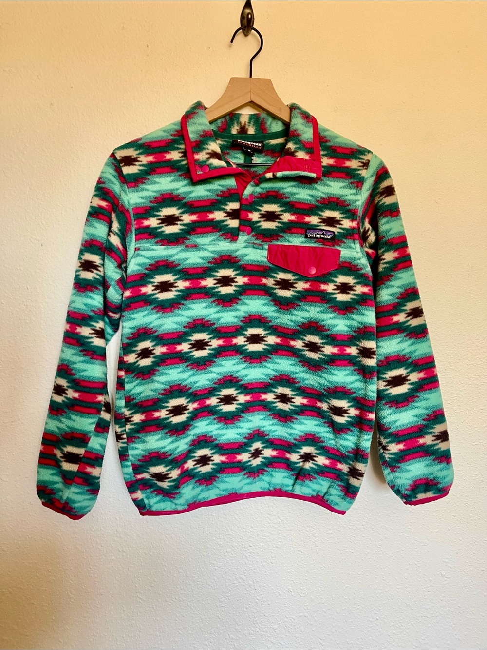 Patagonia Women’s Size XS Synchilla Pullover in Teal & Pink Aztec Print